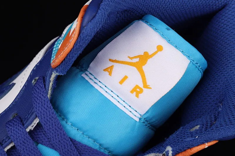 All categories Air Jordan Jordan series basketball shoes Air Jordan 1 Mid Air Jordan 1 Mid AJ1 Joe 1 geometric white and blue Zhongbang basketball shoes 555112-105